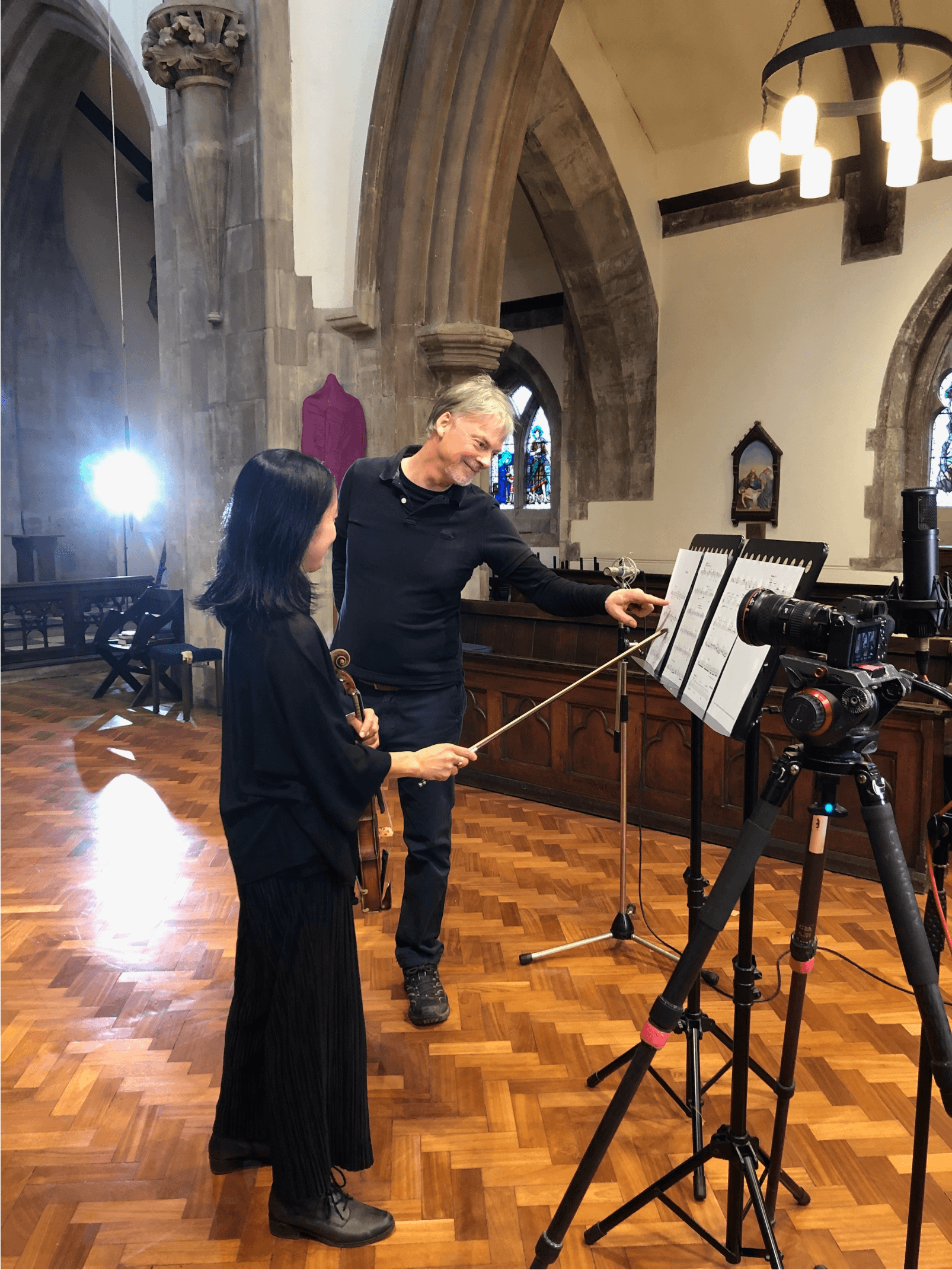 Pete discussing his work with a musician